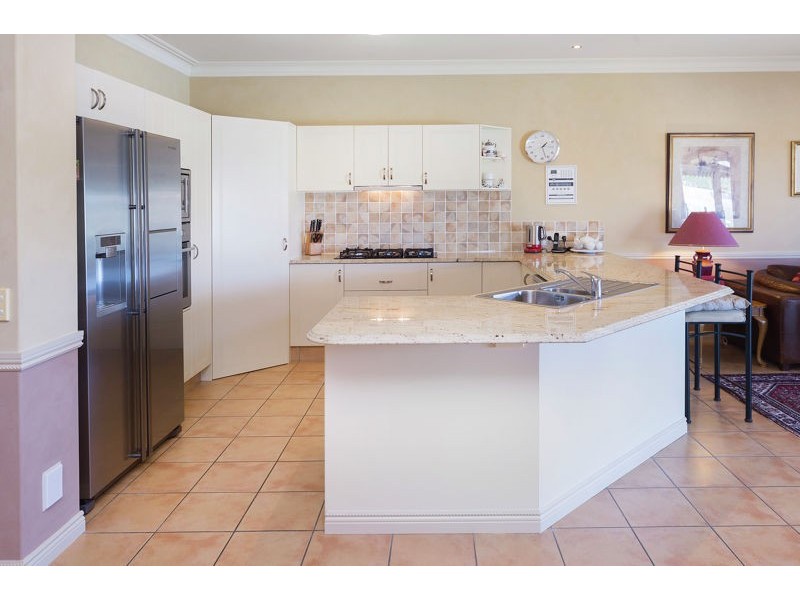11 Windchimes Way, Helensvale QLD 4212