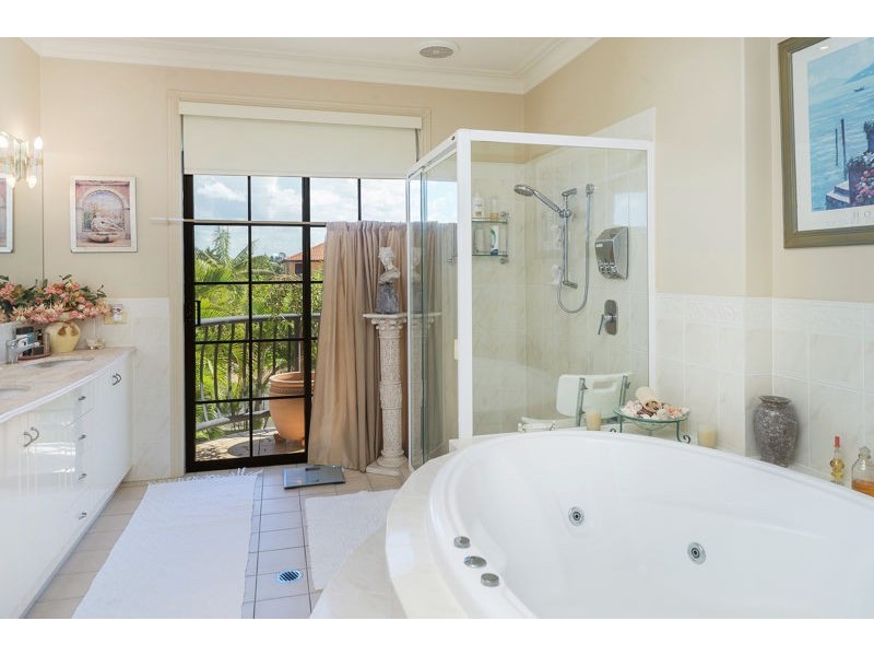 11 Windchimes Way, Helensvale QLD 4212