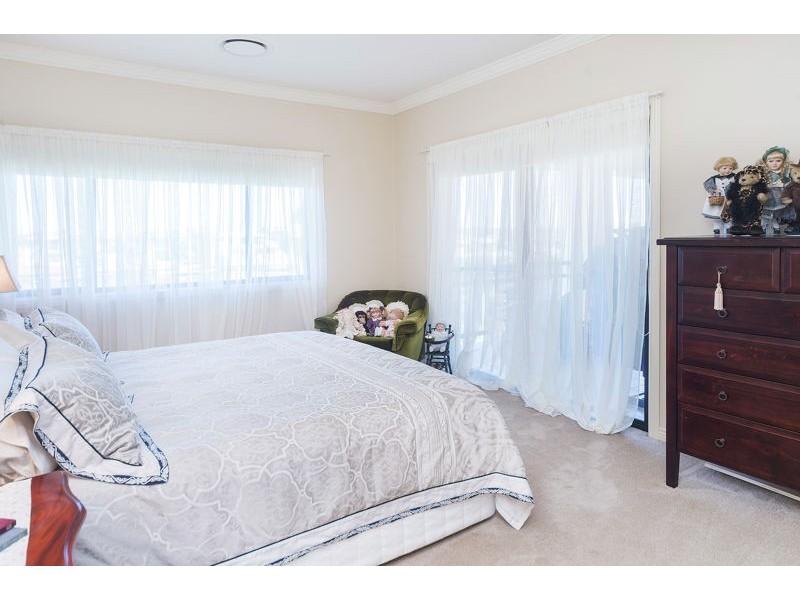 11 Windchimes Way, Helensvale QLD 4212