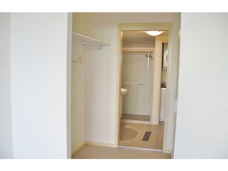 8 Land Street, Toowong QLD 4066