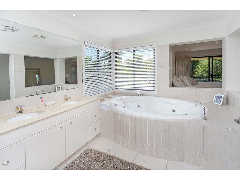 3160 Riverleigh Drive, Hope Island QLD 4212