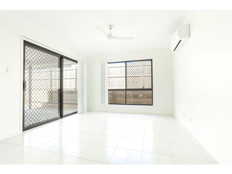 2 Oakwood Street, Pimpama QLD 4209