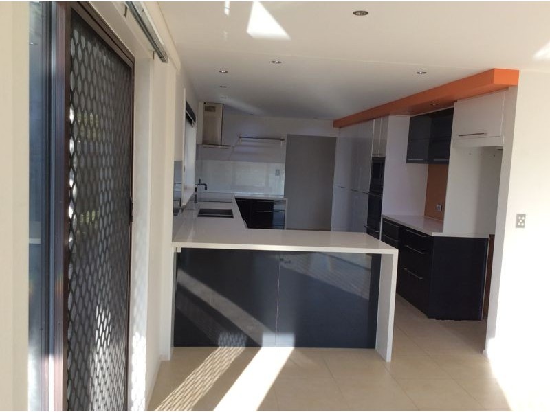 26 Walter Raleigh Cr, Hollywell QLD 4216