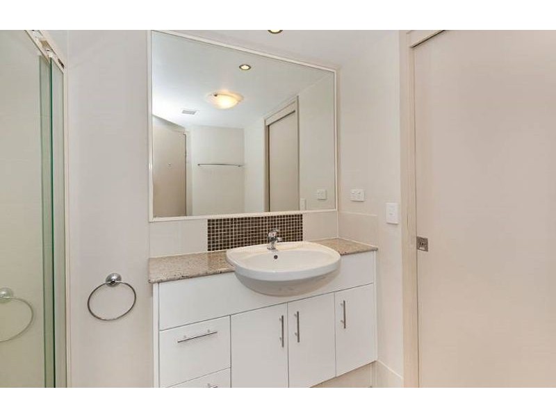 202 8 Land Street, Toowong QLD 4066