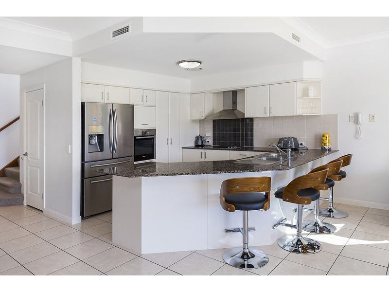 2168 Beaufort Way, Hope Island QLD 4212