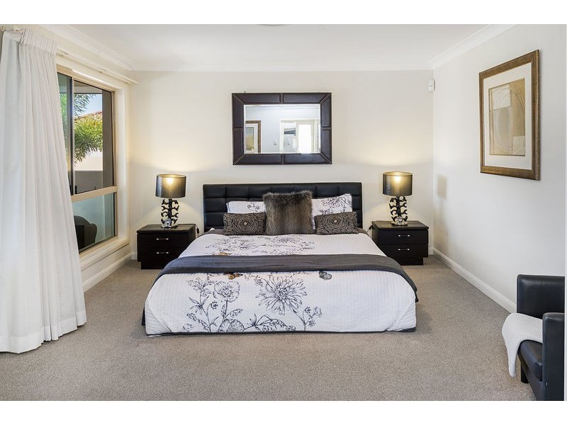 2168 Beaufort Way, Hope Island QLD 4212