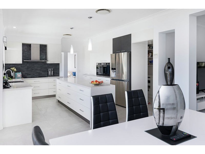 1055 Rosebank Way West, Hope Island QLD 4212