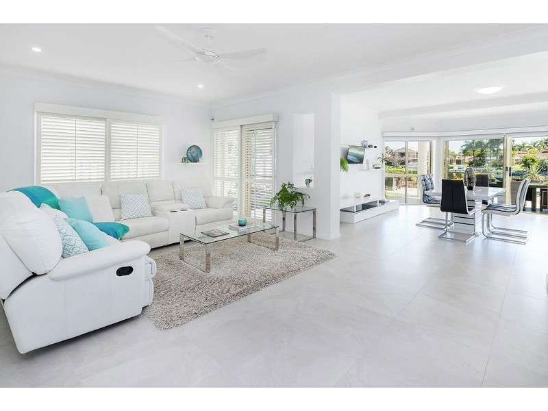 1055 Rosebank Way West, Hope Island QLD 4212