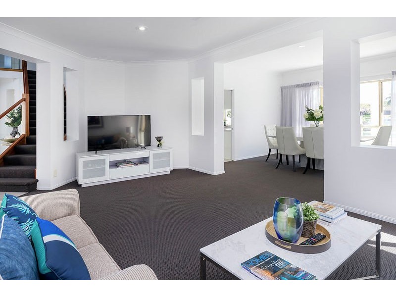 1055 Rosebank Way West, Hope Island QLD 4212