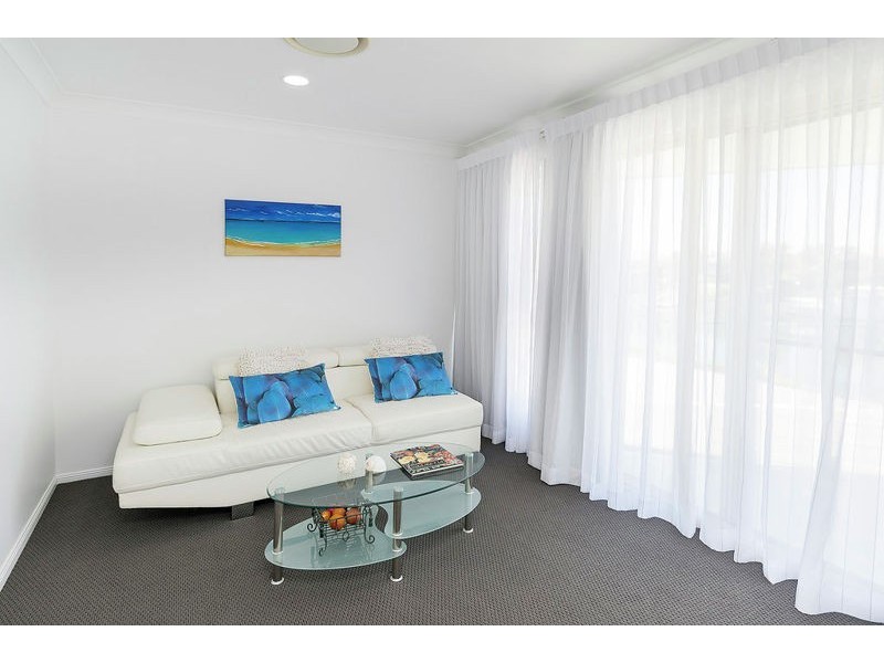 1055 Rosebank Way West, Hope Island QLD 4212