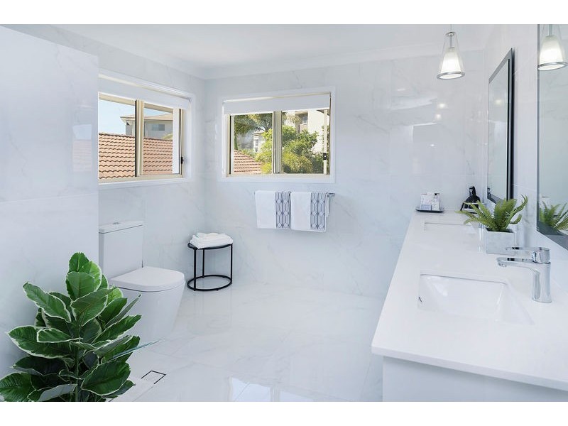 1055 Rosebank Way West, Hope Island QLD 4212