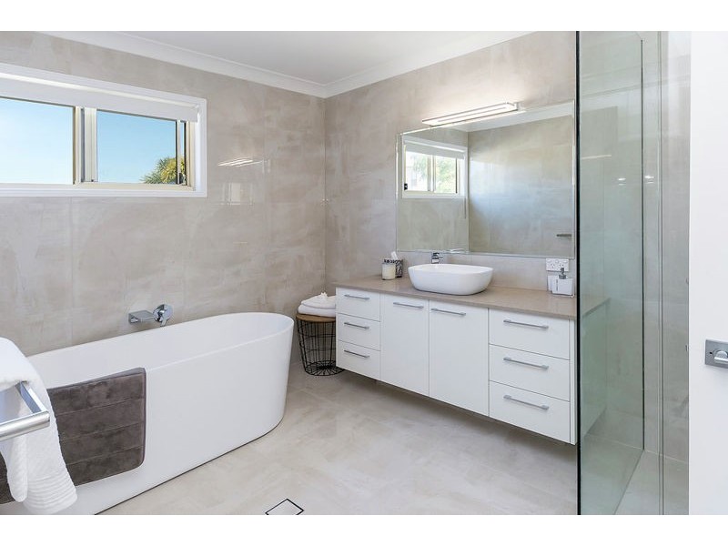 1055 Rosebank Way West, Hope Island QLD 4212