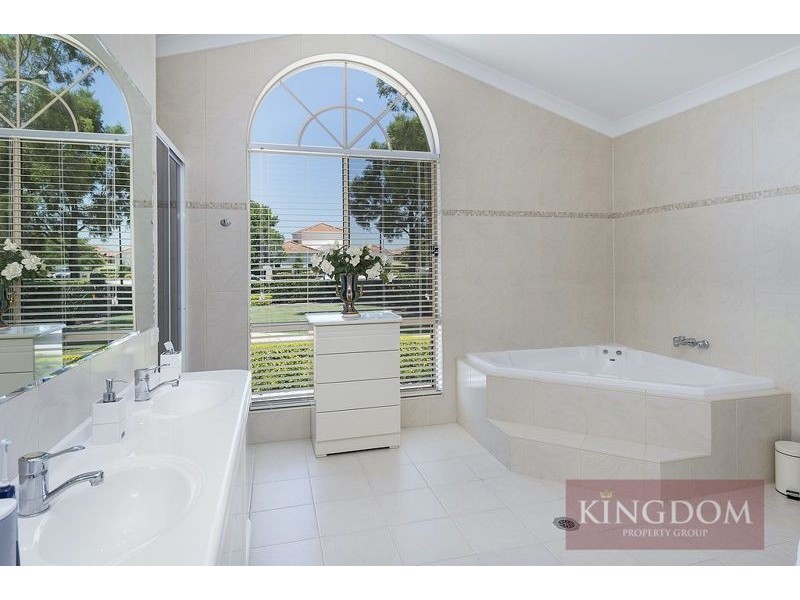 3171 Riverleigh Drive, Hope Island QLD 4212