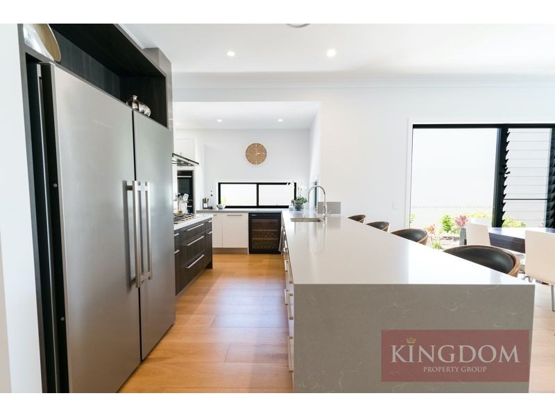 2137 Beaufort Way, Hope Island QLD 4212
