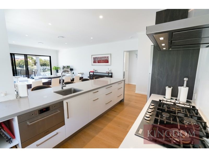 2137 Beaufort Way, Hope Island QLD 4212