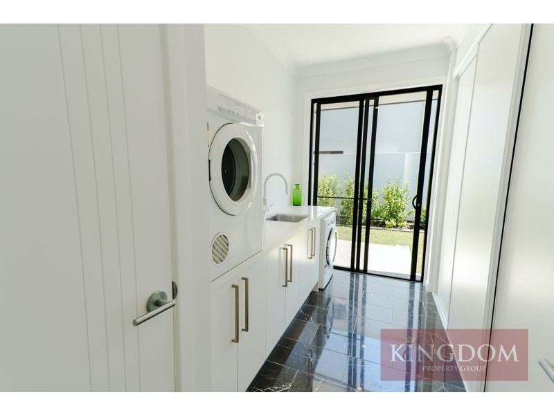 2137 Beaufort Way, Hope Island QLD 4212