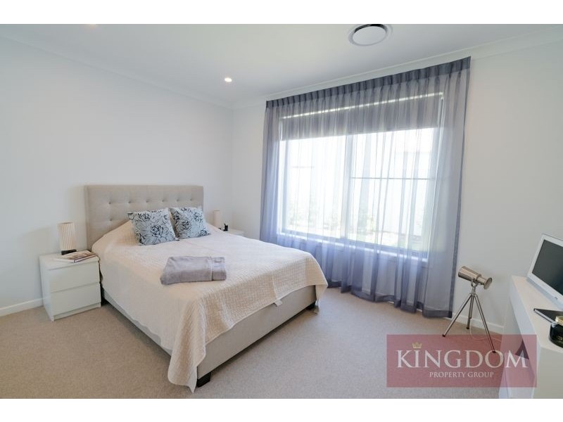 2137 Beaufort Way, Hope Island QLD 4212