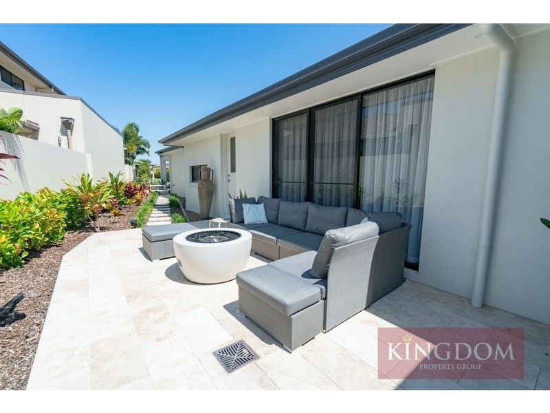 2137 Beaufort Way, Hope Island QLD 4212