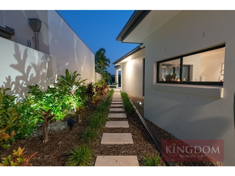 2137 Beaufort Way, Hope Island QLD 4212
