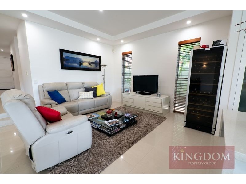 2504 Cressbrook Drive, Hope Island QLD 4212