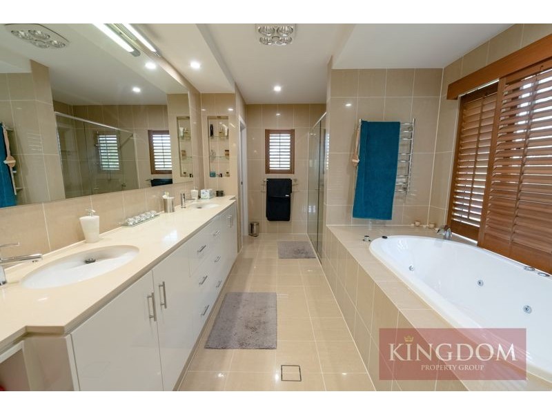 2504 Cressbrook Drive, Hope Island QLD 4212
