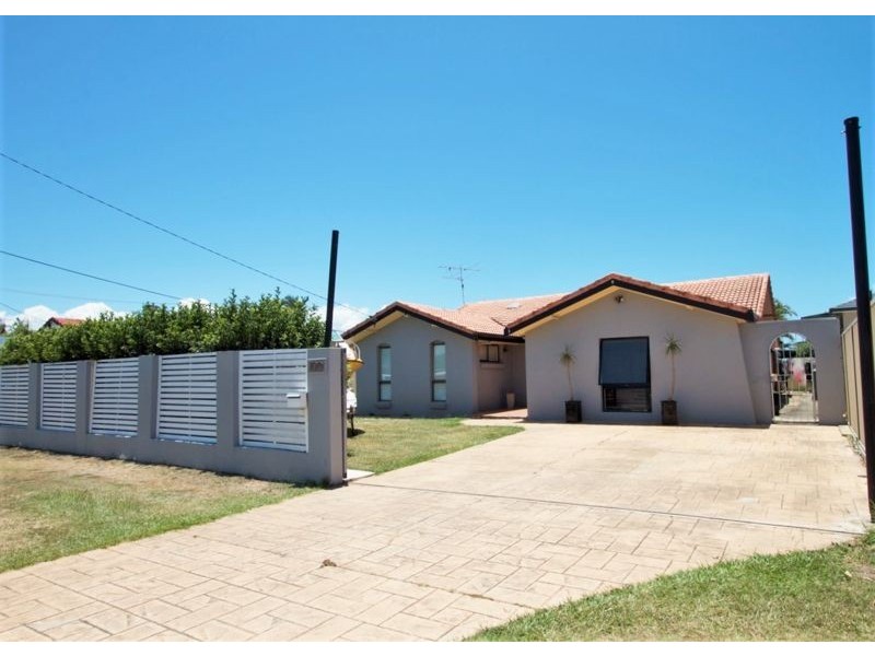 100 Griffith Road, Scarborough QLD 4020