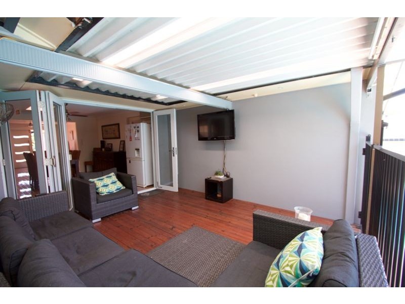 100 Griffith Road, Scarborough QLD 4020