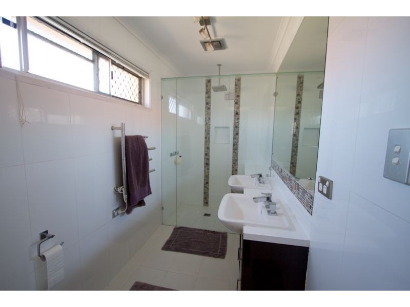100 Griffith Road, Scarborough QLD 4020