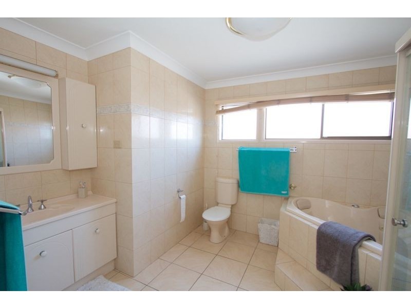 100 Griffith Road, Scarborough QLD 4020