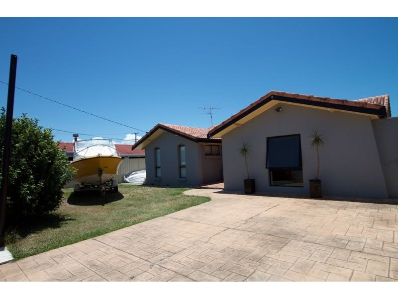 100 Griffith Road, Scarborough QLD 4020