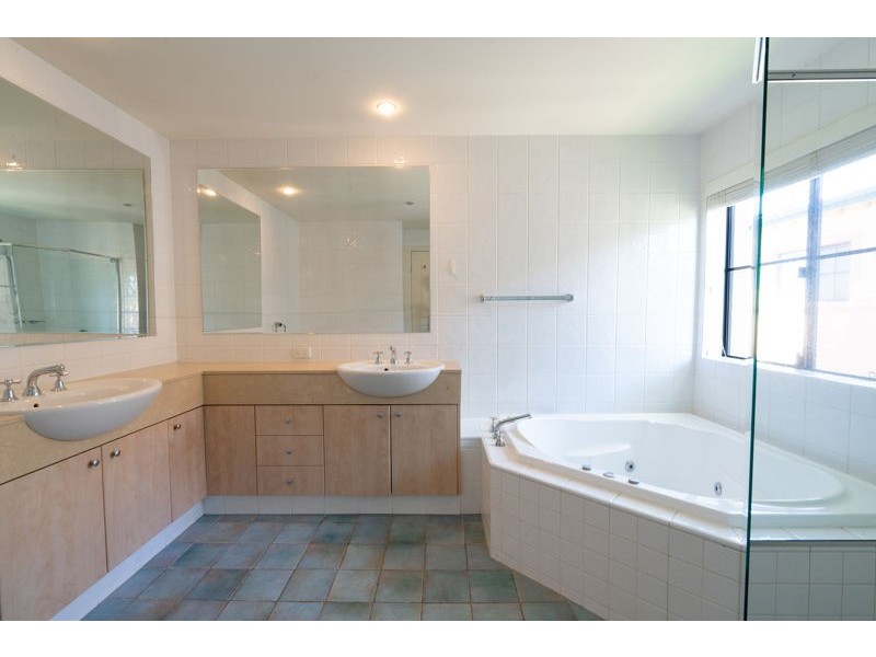 3281 Palladian Dr, Hope Island QLD 4212