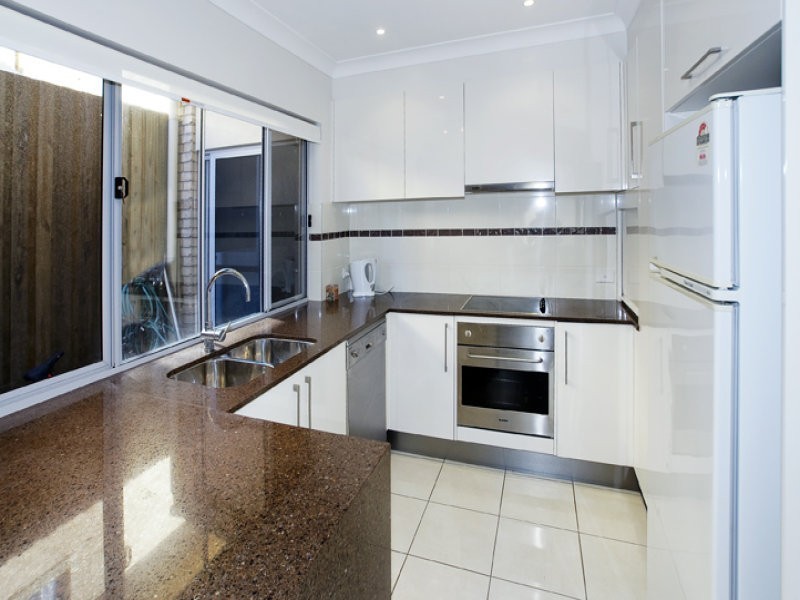 1/32 Bunton Street, Scarborough QLD 4020