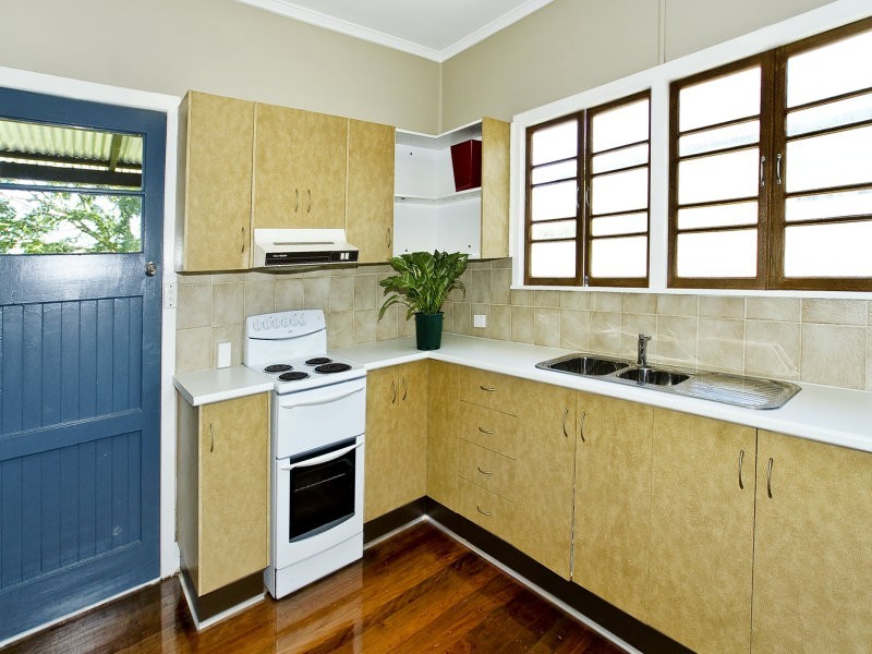 11 Range Avenue, Brighton QLD 4017