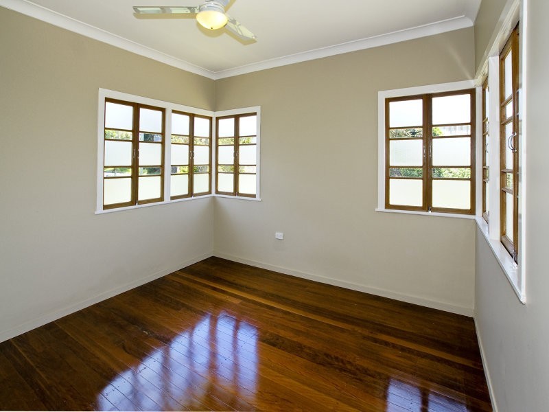 11 Range Avenue, Brighton QLD 4017