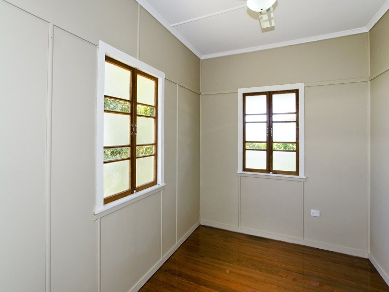 11 Range Avenue, Brighton QLD 4017