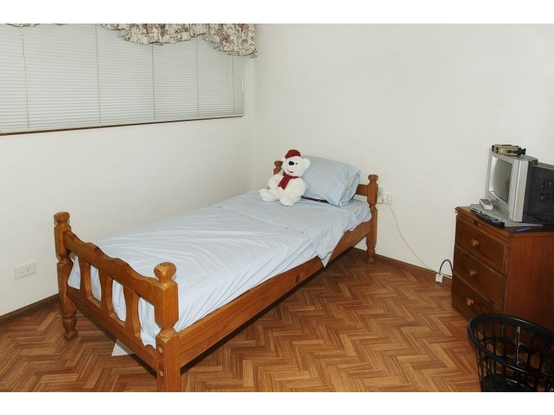 12 Queen Street, Scarborough QLD 4020