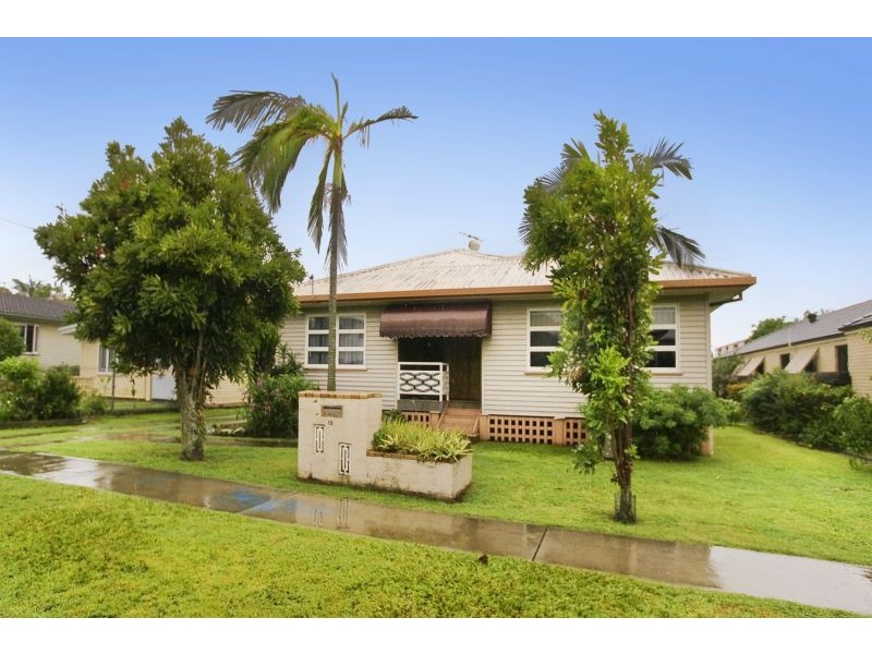 12 Queen Street, Scarborough QLD 4020