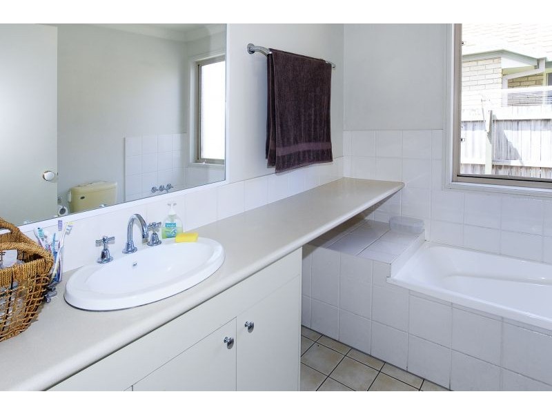 1 Tracey Street, Wynnum West QLD 4178