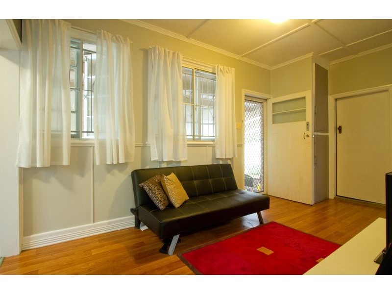 25 Pearl Street, Scarborough QLD 4020