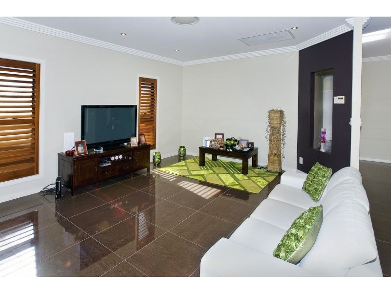 16 Skandia Court, Newport QLD 4020