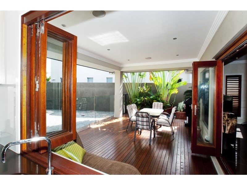 16 Skandia Court, Newport QLD 4020