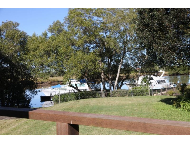 379 Beachmere Road, Beachmere QLD 4510