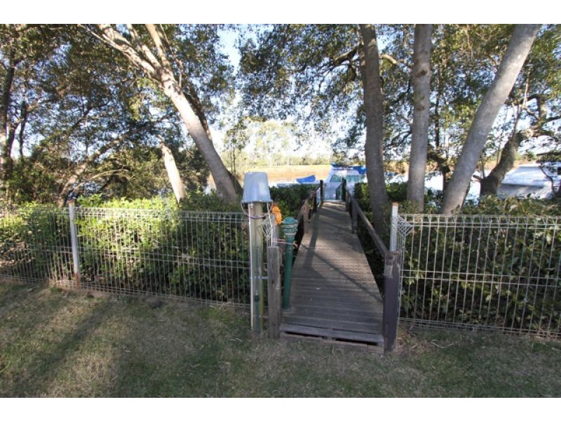 379 Beachmere Road, Beachmere QLD 4510