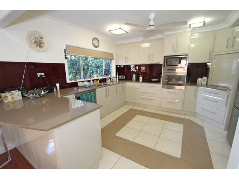 379 Beachmere Road, Beachmere QLD 4510