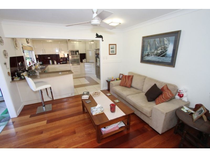 379 Beachmere Road, Beachmere QLD 4510