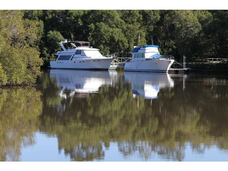 379 Beachmere Road, Beachmere QLD 4510