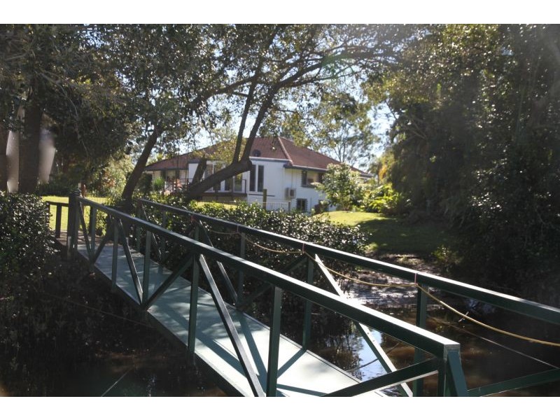 379 Beachmere Road, Beachmere QLD 4510