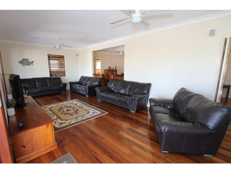 6 Arthur St, Woody Point QLD 4019