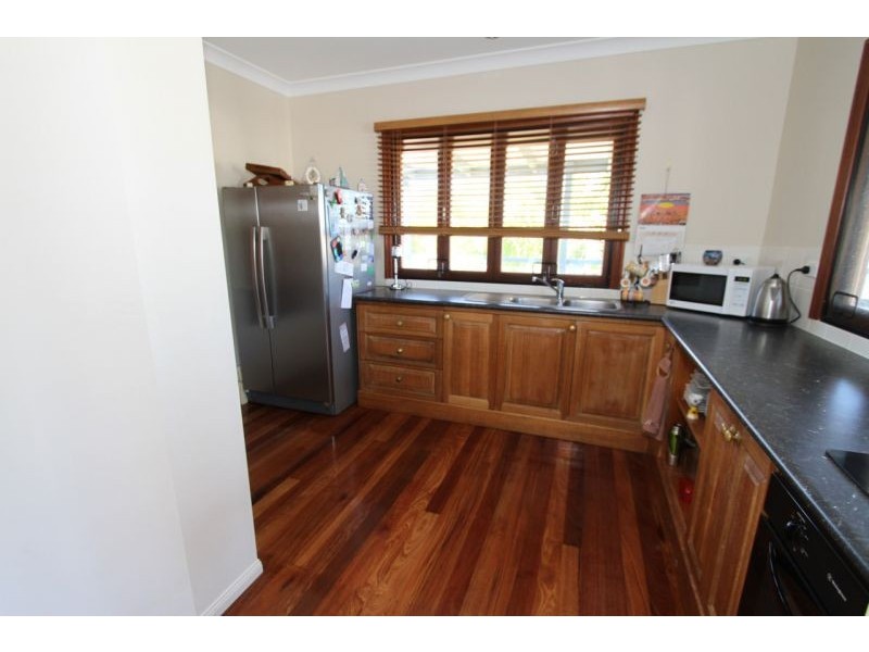 6 Arthur St, Woody Point QLD 4019