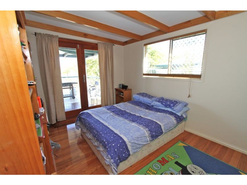 6 Arthur St, Woody Point QLD 4019